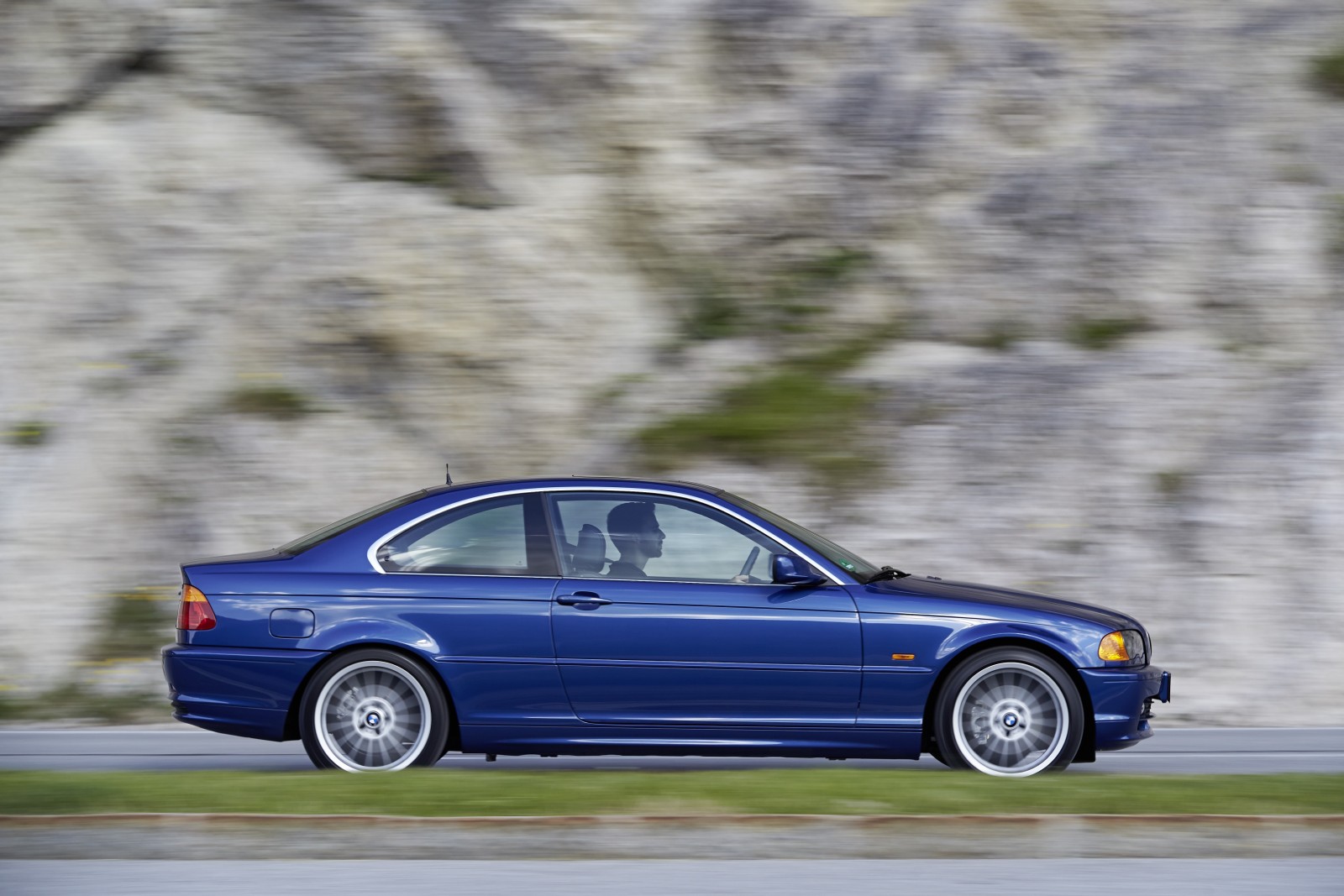 Afbeeldingsresultaat voor BMW E46 3 coupé 1998-2005 presentation photos