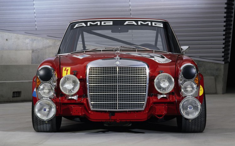 AMG Mercedes 300 SEL Rudá svině Rote Sau