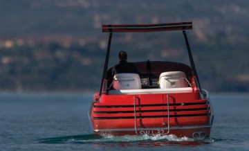 riva ferrari 32